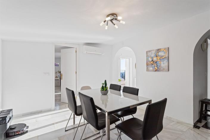 Image No.15-6 Bed Villa / Detached for sale