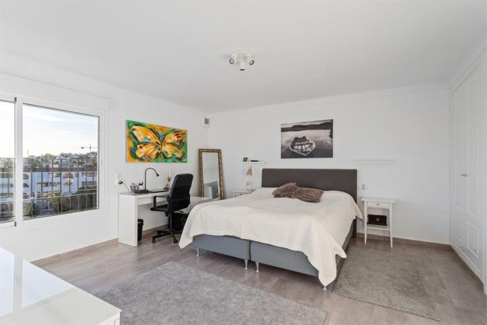 Image No.17-6 Bed Villa / Detached for sale