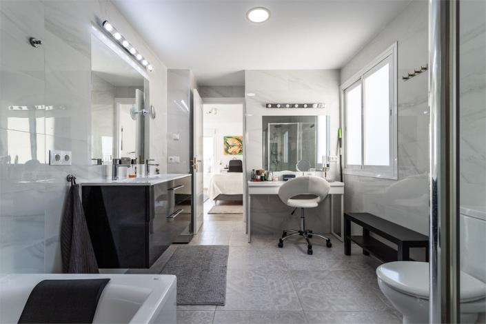 Image No.19-6 Bed Villa / Detached for sale