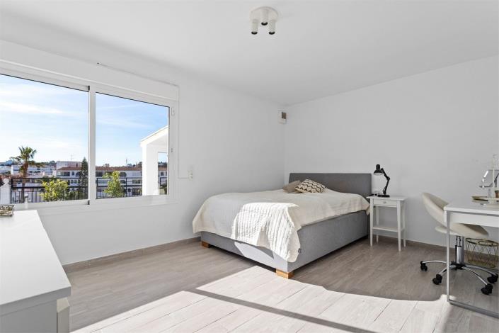 Image No.29-6 Bed Villa / Detached for sale