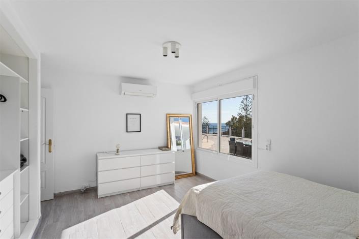 Image No.30-6 Bed Villa / Detached for sale