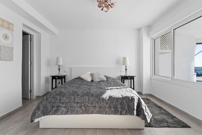 Image No.34-6 Bed Villa / Detached for sale