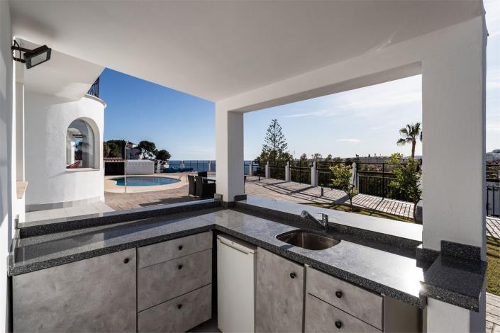 Image No.43-6 Bed Villa / Detached for sale