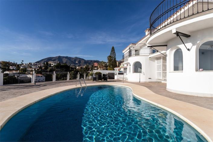 Image No.44-6 Bed Villa / Detached for sale