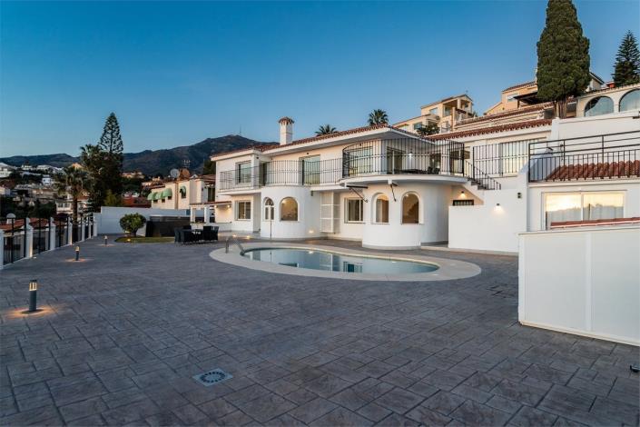 Image No.52-6 Bed Villa / Detached for sale