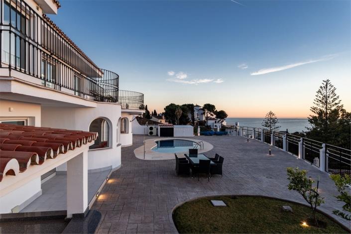 Image No.53-6 Bed Villa / Detached for sale