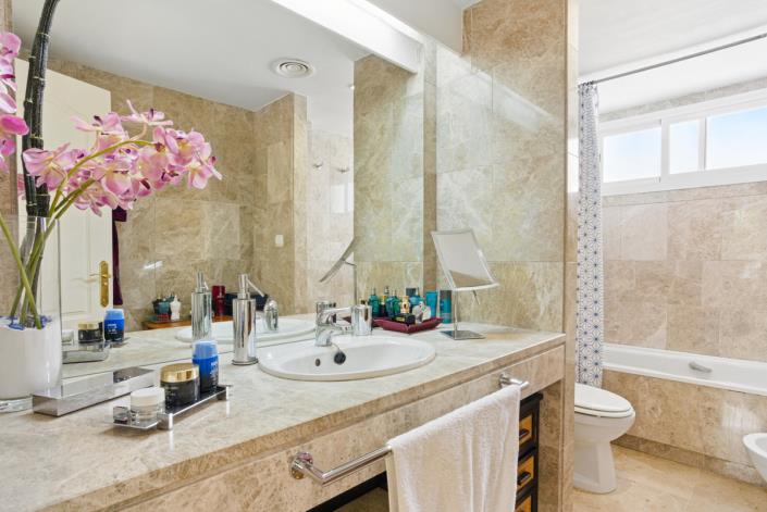 Image No.20-3 Bed Townhouse for sale