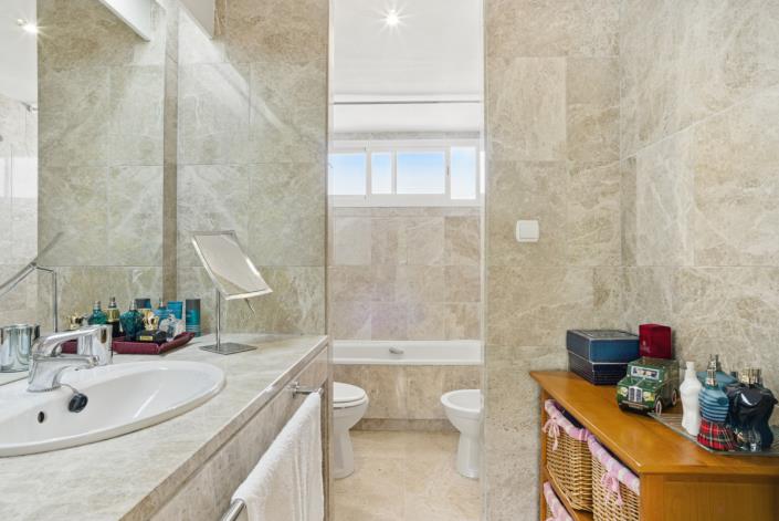 Image No.23-3 Bed Townhouse for sale