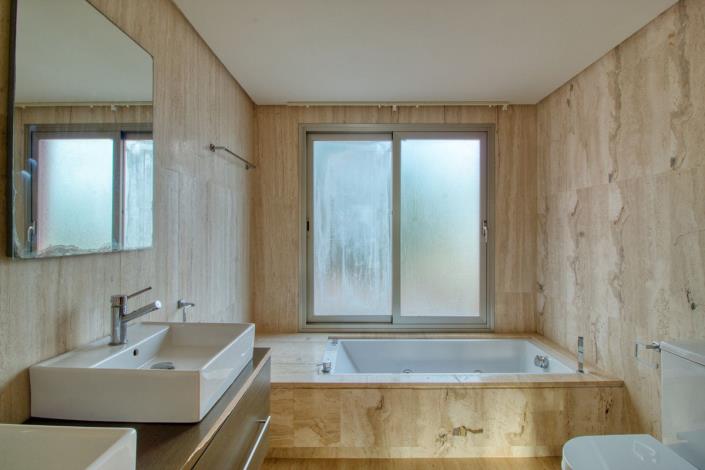 Image No.23-4 Bed Townhouse for sale