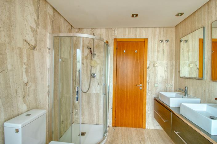 Image No.24-4 Bed Townhouse for sale