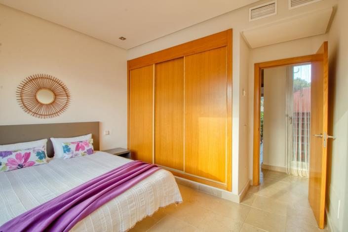 Image No.25-4 Bed Townhouse for sale