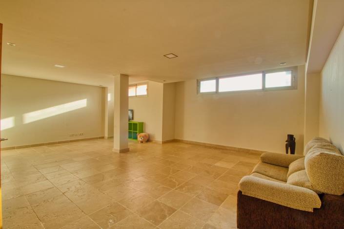 Image No.37-4 Bed Townhouse for sale