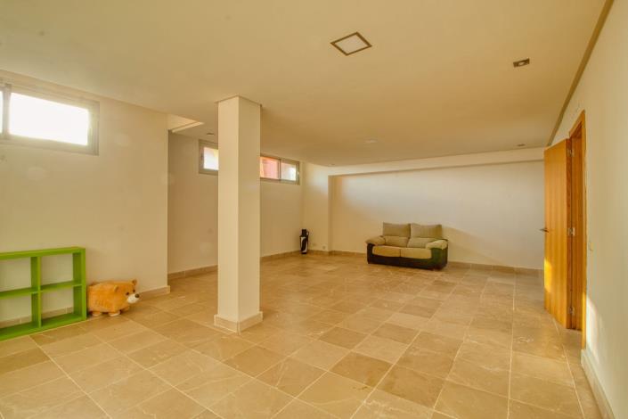 Image No.38-4 Bed Townhouse for sale