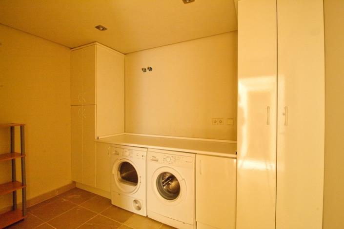 Image No.40-4 Bed Townhouse for sale