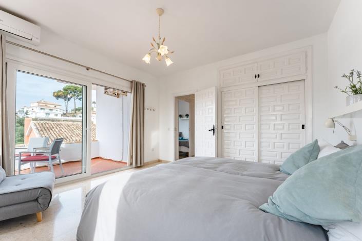 Image No.29-3 Bed Villa / Detached for sale