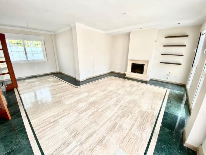 Image No.6-3 Bed Townhouse for sale