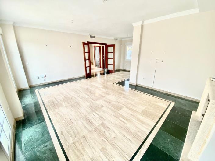 Image No.7-3 Bed Townhouse for sale