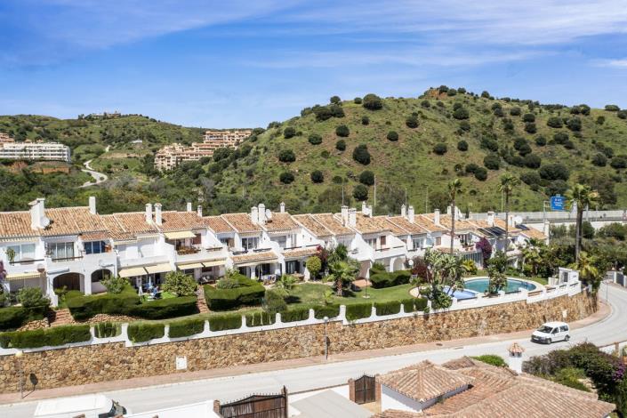 Image No.32-2 Bed Townhouse for sale