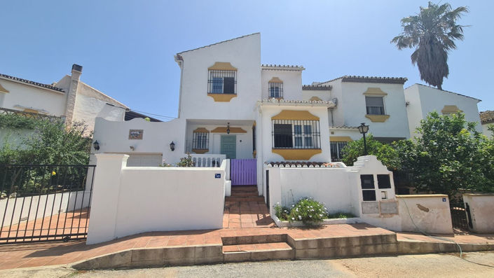 Image No.1-3 Bed Villa for sale