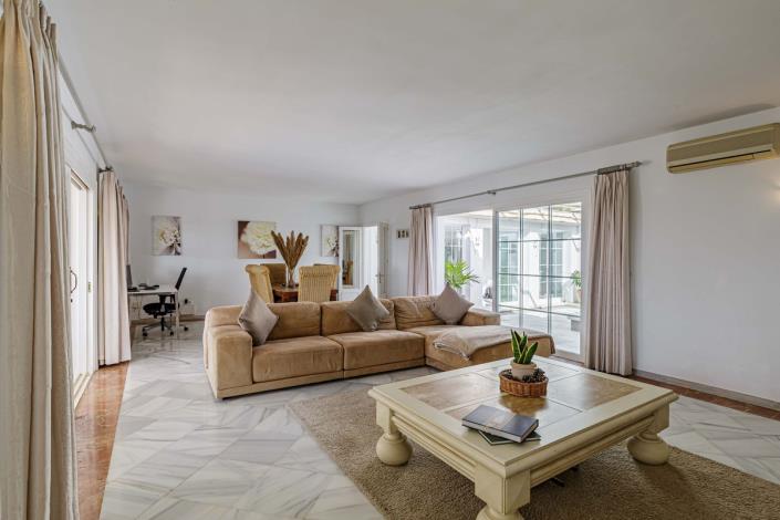 Image No.6-5 Bed Villa for sale