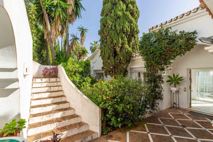 Image No.8-5 Bed Villa for sale