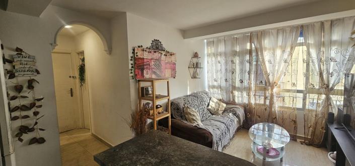 Image No.1-4 Bed Apartment for sale