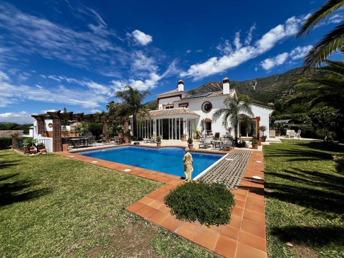Image No.1-3 Bed Villa / Detached for sale