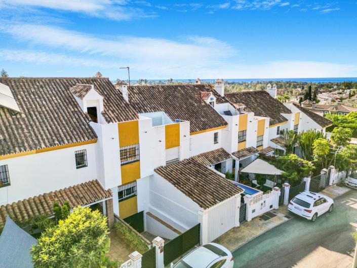 Image No.1-4 Bed Townhouse for sale