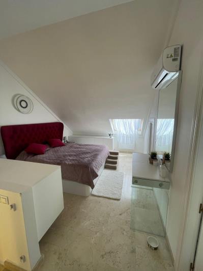 Image No.8-4 Bed Townhouse for sale