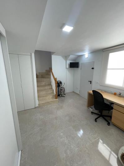 Image No.10-4 Bed Townhouse for sale