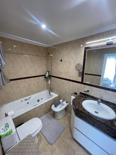 Image No.20-4 Bed Townhouse for sale