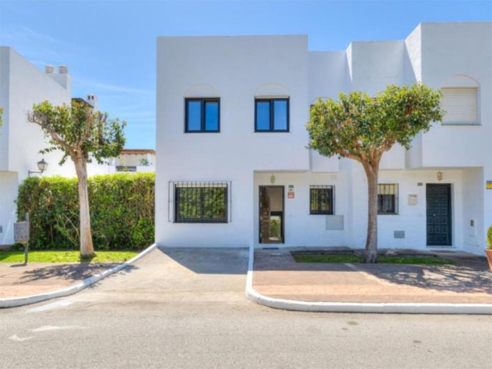 Image No.1-4 Bed Semi-Detached for sale