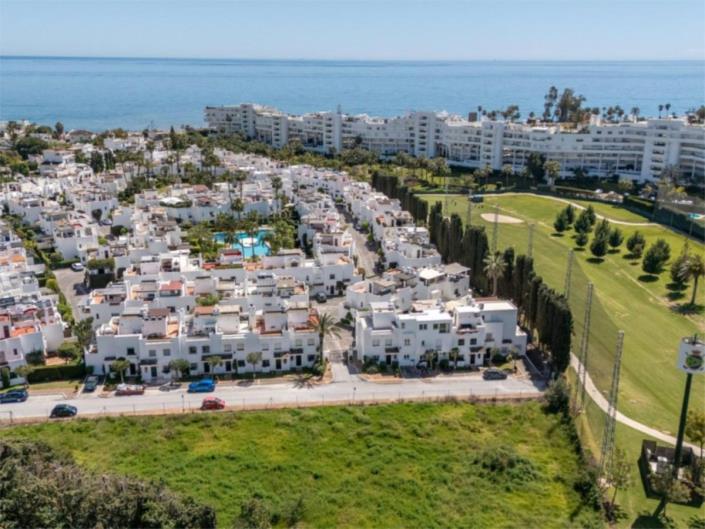 Image No.4-4 Bed Semi-Detached for sale