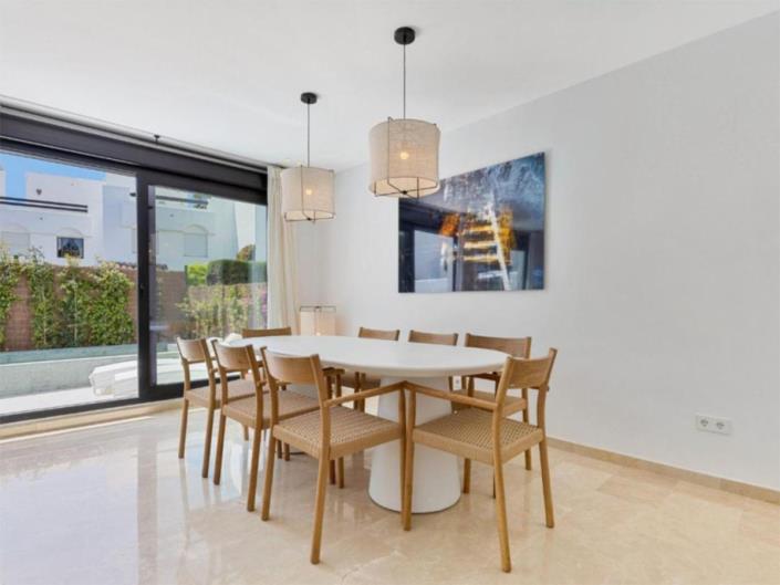 Image No.10-4 Bed Semi-Detached for sale