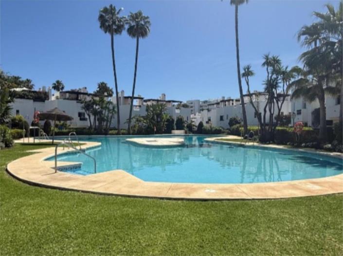 Image No.12-4 Bed Semi-Detached for sale