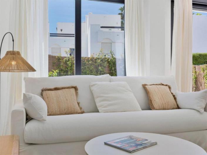 Image No.14-4 Bed Semi-Detached for sale