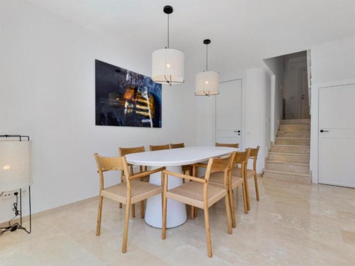 Image No.17-4 Bed Semi-Detached for sale