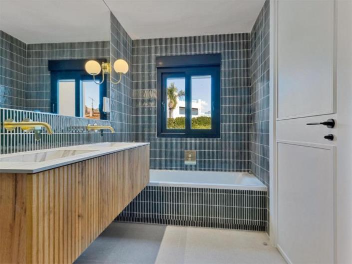 Image No.20-4 Bed Semi-Detached for sale