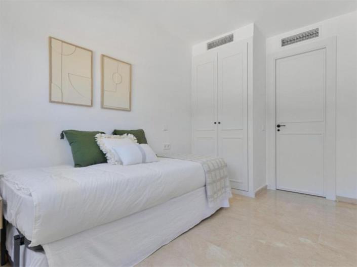 Image No.21-4 Bed Semi-Detached for sale