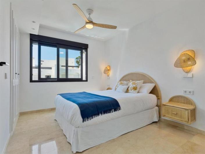 Image No.23-4 Bed Semi-Detached for sale