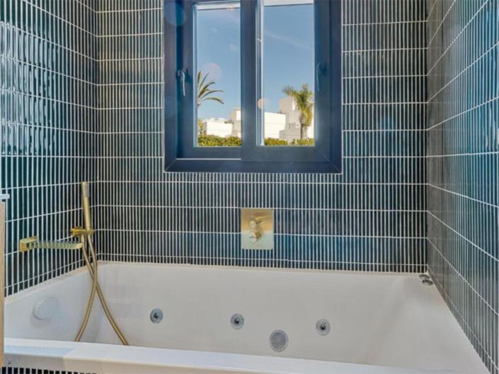 Image No.25-4 Bed Semi-Detached for sale