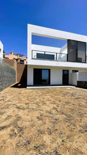 Image No.1-3 Bed House for sale