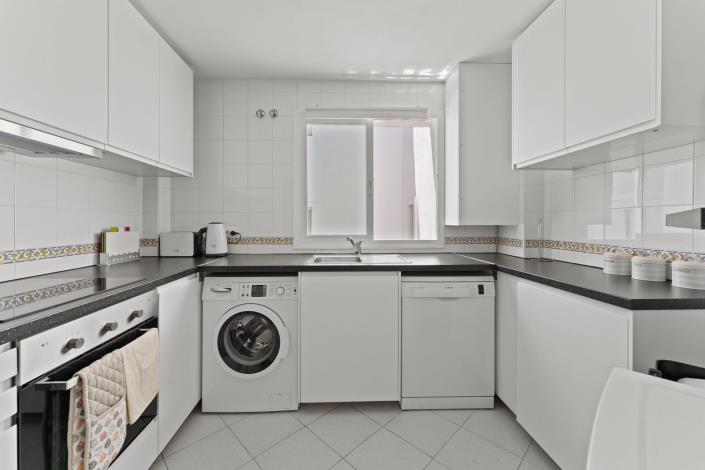 Image No.9-3 Bed Apartment for sale