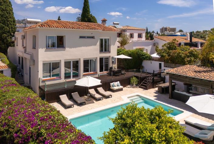 Image No.1-6 Bed Villa for sale