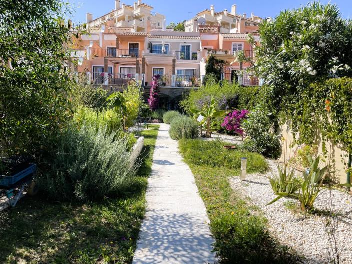 Image No.1-3 Bed Townhouse for sale