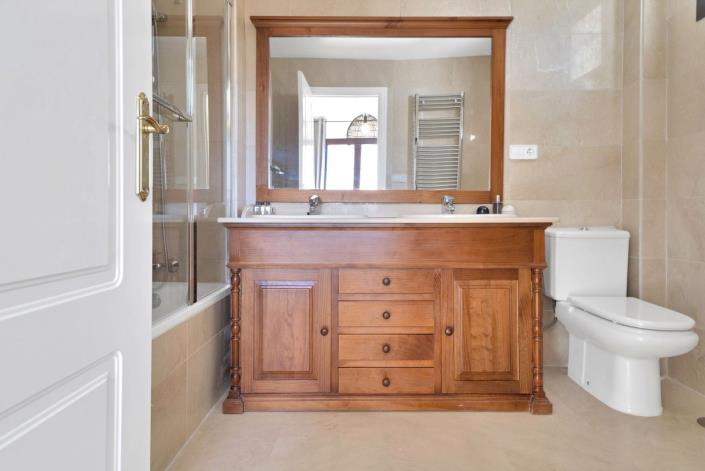 Image No.17-3 Bed Apartment for sale