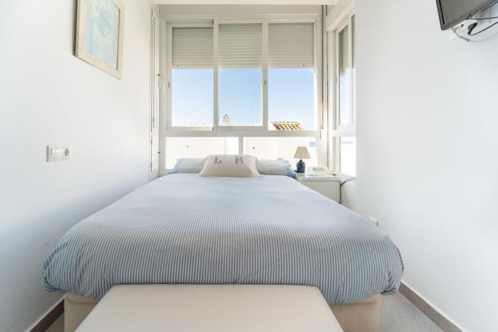 Image No.20-2 Bed Townhouse for sale