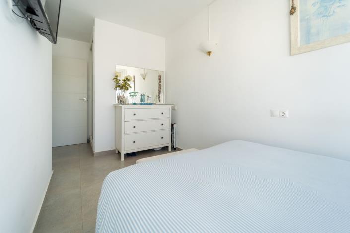 Image No.21-2 Bed Townhouse for sale