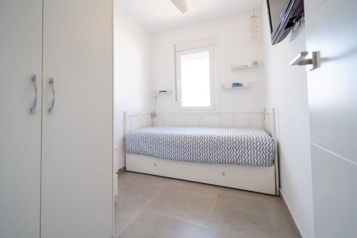 Image No.25-2 Bed Townhouse for sale