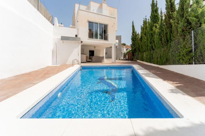 Image No.1-2 Bed Villa / Detached for sale